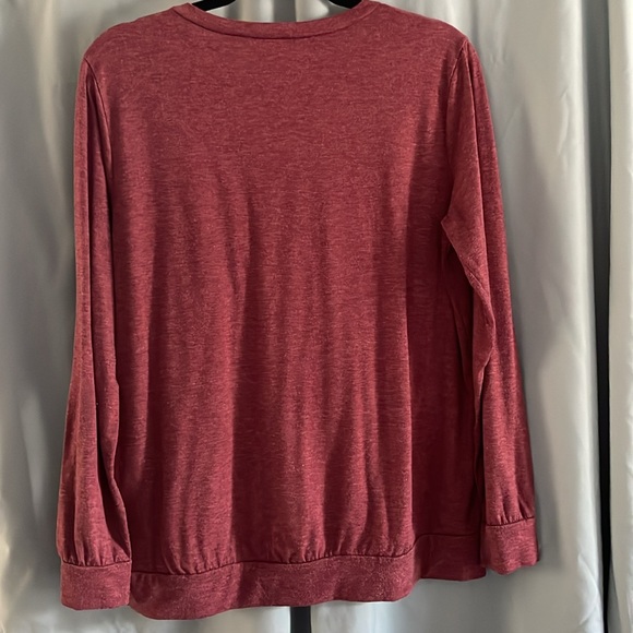 Red long-sleeve top w/ gold pocket detailing - Picture 3 of 3